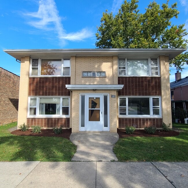 8516 Brookfield Ave Rentals in Brookfield, IL