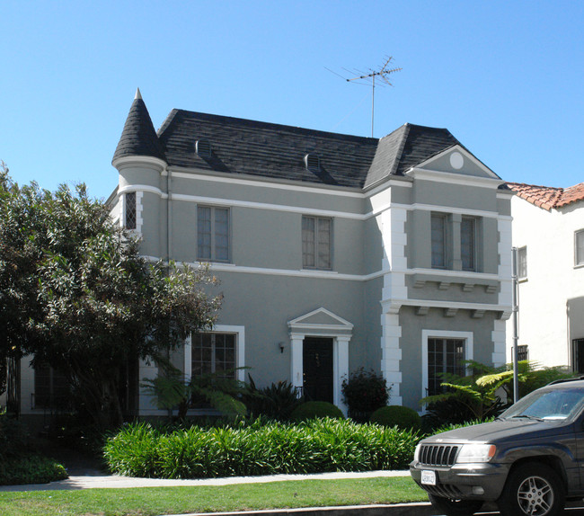 233 S Elm Dr in Beverly Hills, CA - Building Photo - Building Photo