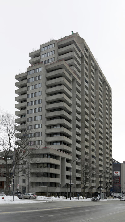 2021 Atwater in Montréal, QC - Building Photo