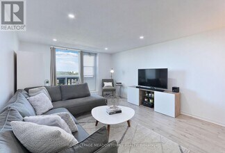 6720 Glen Erin Dr in Mississauga, ON - Building Photo - Building Photo