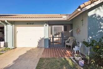 4176 Gator Trace Villas Cir in Fort Pierce, FL - Foto de edificio - Building Photo