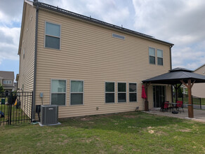 Room in House on Rupell Dr in Charlotte, NC - Building Photo - Building Photo