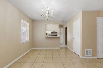 13627 Greenway Dr in Sugar Land, TX - Building Photo - Building Photo