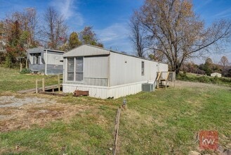102 Claude Simmons Rd in Johnson City, TN - Building Photo - Building Photo