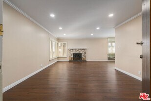 5025 W 58th Pl, Unit 5025 w 58th pl in Los Angeles, CA - Building Photo