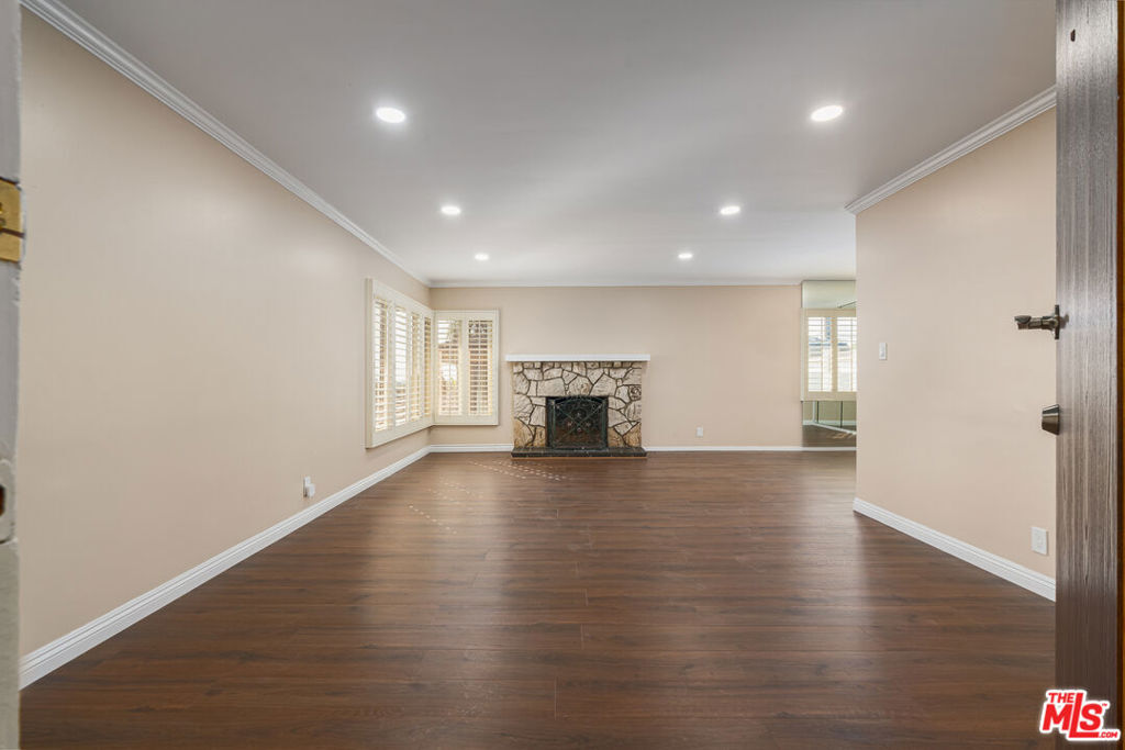 5025 W 58th Pl, Unit 5025 w 58th pl in Los Angeles, CA - Foto de edificio