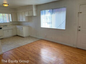 824 W Murray Ave-Unit -A-H in Visalia, CA - Foto de edificio - Building Photo