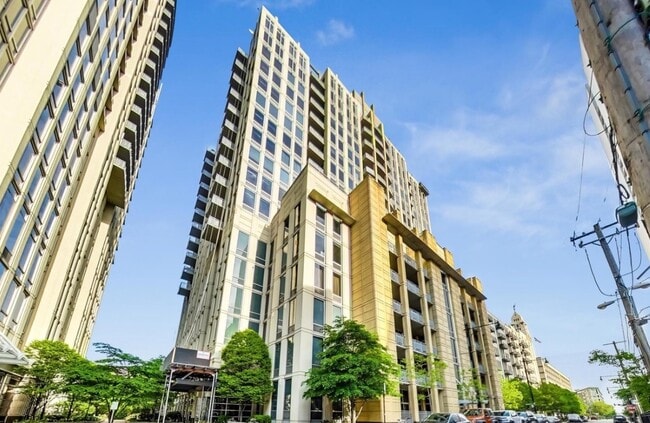 property at 720 N Larrabee St