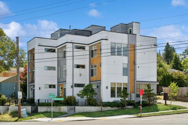 3865 Gilman Ave W in Seattle, WA - Foto de edificio - Building Photo