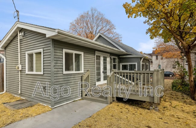 property at 1209 N Woodbridge St