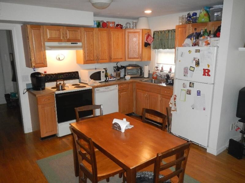 66 Hillside St in Boston, MA - Building Photo