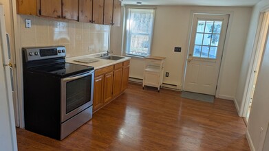 1 Thayer St in Oxford, MA - Building Photo - Building Photo