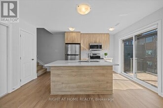 1328 Creekway Private in Ottawa, ON - Building Photo - Building Photo