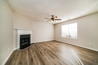 6887 Derby Ave in Fairburn, GA - Building Photo - Building Photo