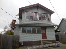 120 W 10th St in Rochester, IN - Building Photo