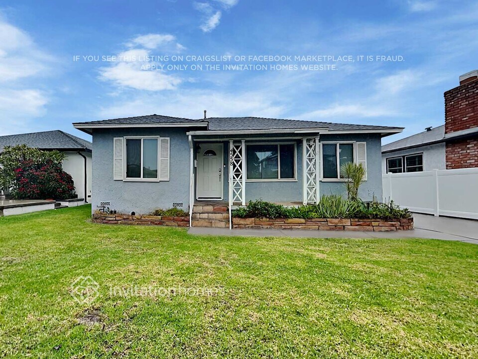 4558 Albury Ave in Lakewood, CA - Building Photo