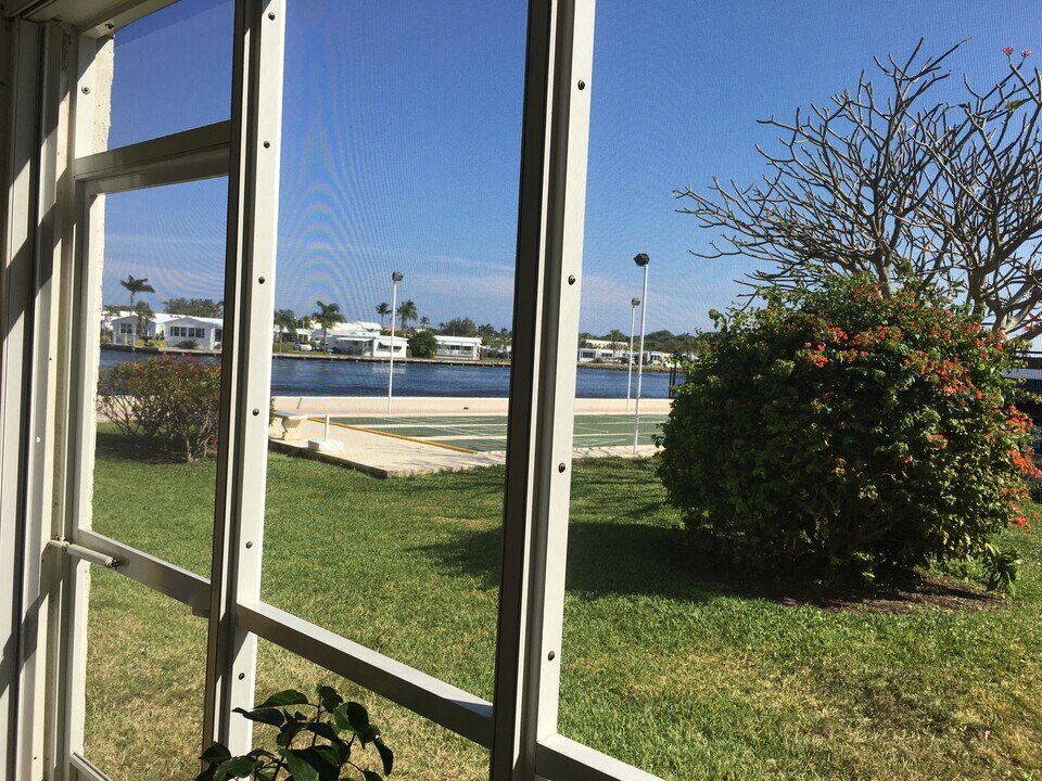 2004 S Federal Hwy, Unit D102 in Boynton Beach, FL - Building Photo