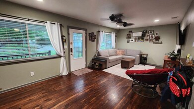 906 Penrod Dr in Granbury, TX - Building Photo - Building Photo