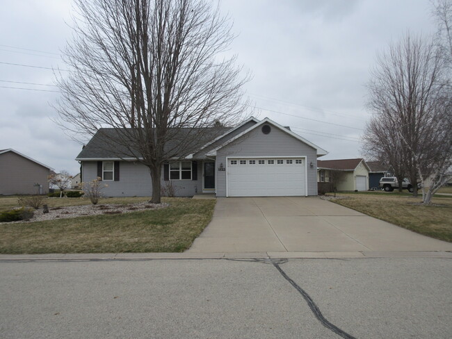 property at 1122 Sandpoint Rdg
