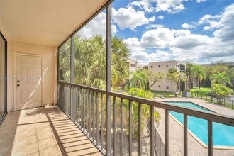 8540 SW 133rd Avenue Rd, Unit 312 in Miami, FL - Building Photo - Building Photo
