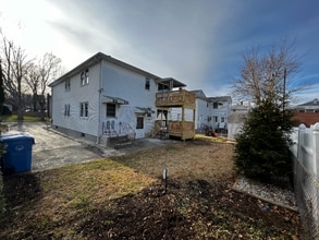 163 Oakland Ave in New Britain, CT - Foto de edificio - Building Photo