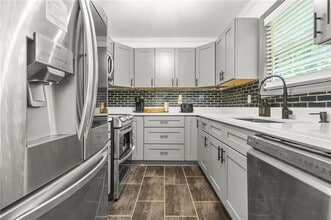 545 Elmwood Rd NW in Atlanta, GA - Building Photo - Building Photo