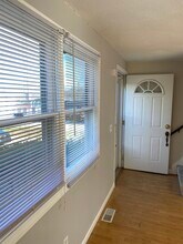 325 Washington St, Unit B in West Warwick, RI - Building Photo - Building Photo