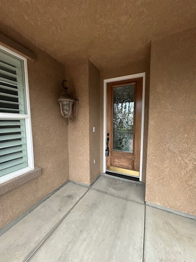 4929 W Pianosa Ave in Visalia, CA - Foto de edificio - Building Photo