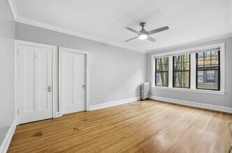 2336 W Addison St in Chicago, IL - Foto de edificio - Building Photo