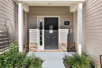 975 Canyon Oak Loop in Richmond Hill, GA - Building Photo - Building Photo