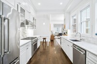 437 W 4th St, Unit 1 in Boston, MA - Building Photo - Building Photo