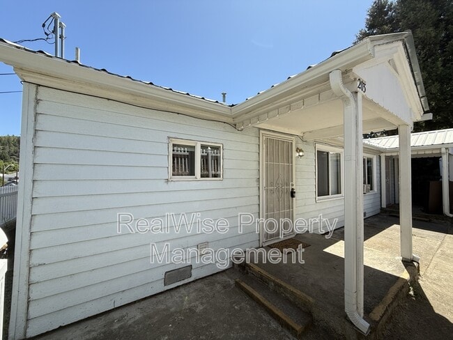 property at 203 NW Pine St