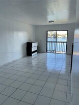 6715 W 26th Dr in Hialeah, FL - Building Photo