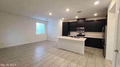 5730 Sky Pointe Dr in Las Vegas, NV - Building Photo - Building Photo