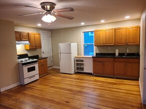 143 Derby Ave, Unit 2nd Floor in Derby, CT - Building Photo - Building Photo