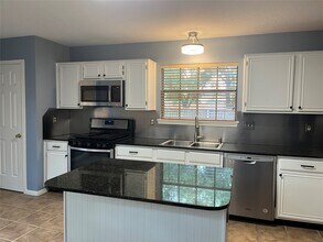 11302 Meadowchase Dr in Houston, TX - Building Photo - Building Photo