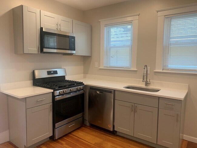 1 Hazel St-Unit -1R in Salem, MA - Building Photo - Building Photo