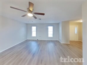 2001 Deborah Dr, Unit 310 in Spring Hill, FL - Building Photo - Building Photo