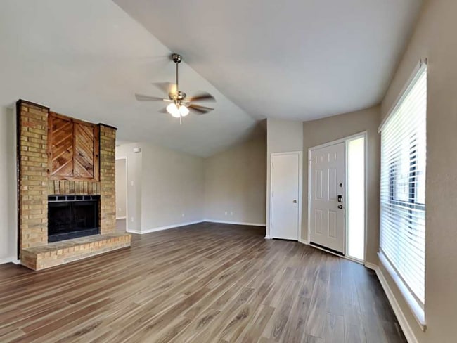 1116 Sandalwood Ln in Desoto, TX - Building Photo - Building Photo
