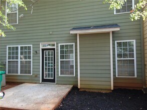 523 Rockbridge Trail in Stone Mountain, GA - Foto de edificio - Building Photo