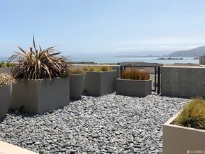 51 Innes Ct-Unit -211 in San Francisco, CA - Foto de edificio - Building Photo