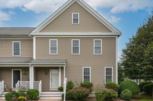 22 Cortland Dr in Stow, MA - Building Photo