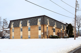 Brianna Place Apartments in Girard, OH - Building Photo - Building Photo