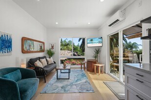 2258 Helios Dr, Unit 2258 Helios Dr - Unit A in Los Angeles, CA - Building Photo