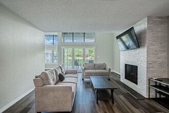 9866 E Maplewood Cir in Englewood, CO - Building Photo - Building Photo