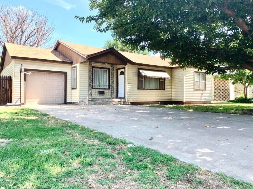 4216 King in Amarillo, TX - Building Photo