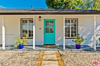 7236 Encino Ave in Los Angeles, CA - Building Photo - Building Photo