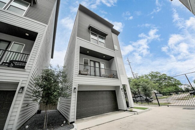 property at 3022 Live Oak St