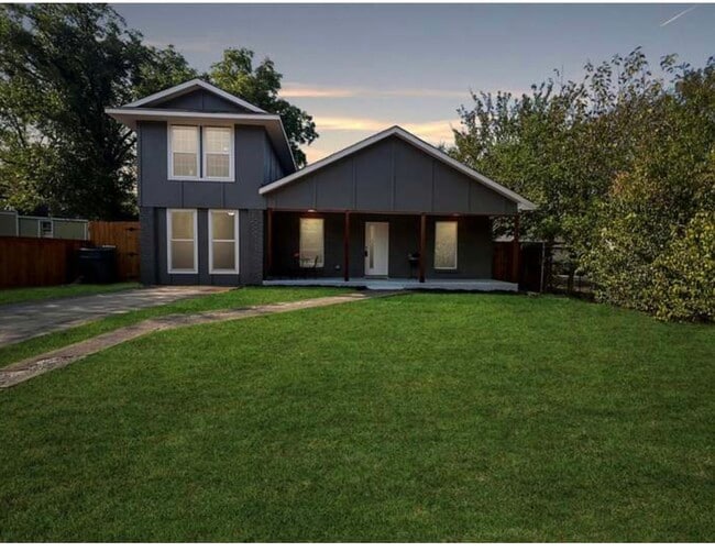 property at 2722 Gladstone Dr