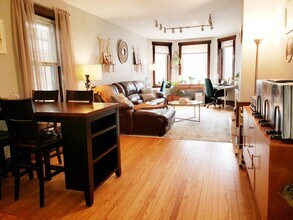 1530 W Diversey Pkwy in Chicago, IL - Building Photo - Building Photo